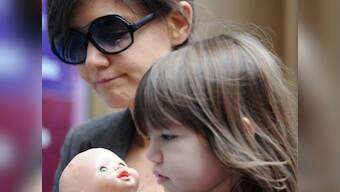 Katie Holmes to spend Christmas with daughter Suri