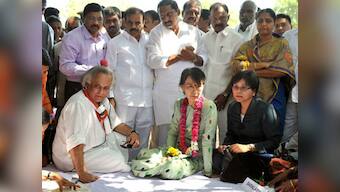 Suu Kyi raises questions about MNREGS during visit