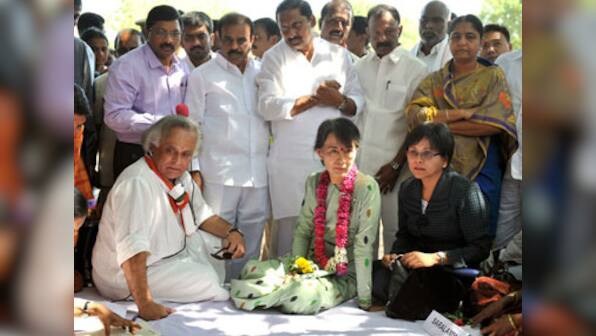 Suu Kyi raises questions about MNREGS during visit