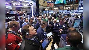 Wall Street ends almost flat as Bernanke warns on &quot;cliff&quot;