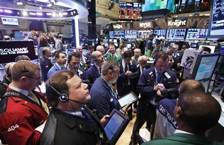 Wall Street ends almost flat as Bernanke warns on "cliff" Wall Street ends almost flat as Bernanke warns on "cliff"