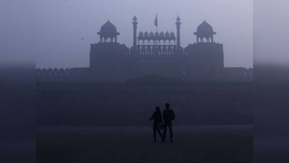 Delhi, NCR sees moderate fog as visibility drops to 300 metres; 15 flights, 62 trains delayed
