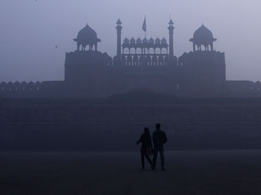 Delhi, NCR sees moderate fog as visibility drops to 300 metres; 15 flights, 62 trains delayed Delhi, NCR sees moderate fog as visibility drops to 300 metres; 15 flights, 62 trains delayed