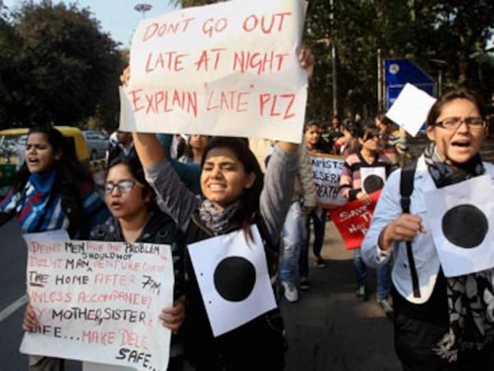 Live: Witness says Delhi constable collapsed, report says assault