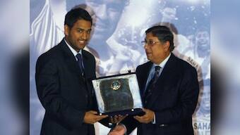 Amarnath should not have revealed Dhoni discussion: More