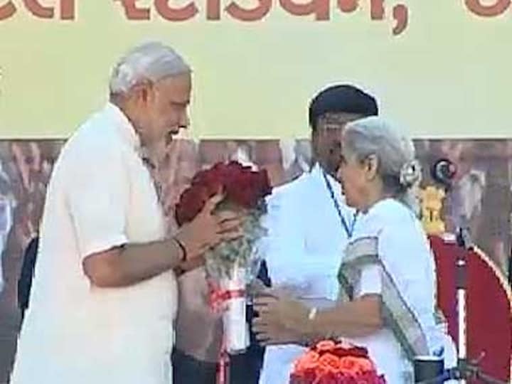 Modi sworn in as Guj chief minister with BJP, NDA leaders in attendance 