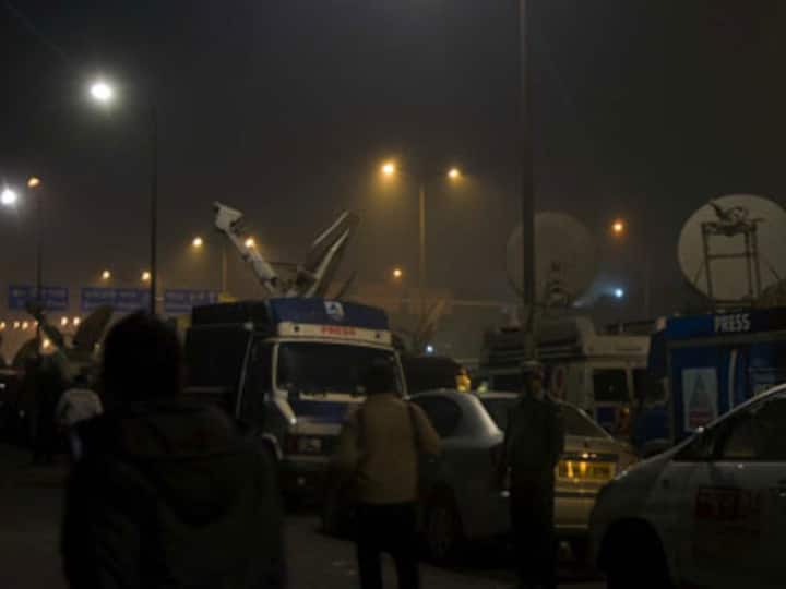 Delhi rape victim being taken to Mt Elizabeth Hospital in Singapore