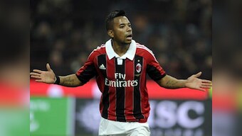 Santos confirm bid for AC Milan's Robinho