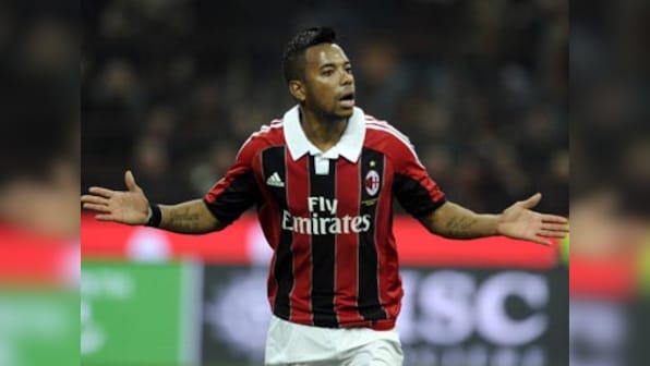 Santos confirm bid for AC Milan's Robinho