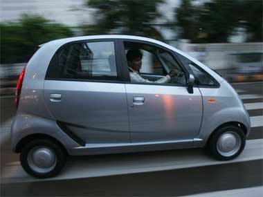 Car sales in November fall despite higher discounts Car sales in November fall despite higher discounts