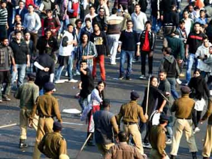 Police block Delhi roads; Putin-PM meeting rescheduled