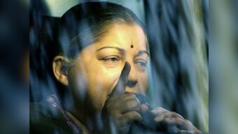 Jayalalithaa consoles farmers as K'taka refuses water 