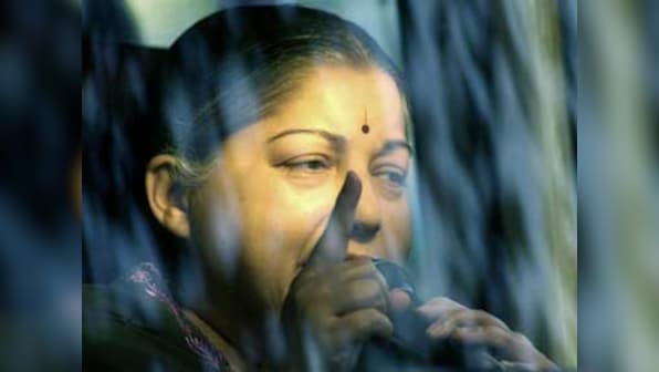 Jayalalithaa consoles farmers as K'taka refuses water 