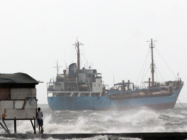 Typhoon smashes into Philippines; over forty thousand evacuated Typhoon smashes into Philippines; over forty thousand evacuated