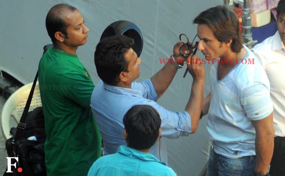 Images: Saif Ali Khan's date with potato crisps on Christmas Eve! Images: Saif Ali Khan's date with potato crisps on Christmas Eve!