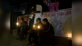 Live: Delhi gangrape survivor 'extremely critical', protests resume