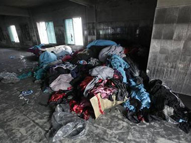 Wal-Mart vows to tighten source safeguards post Bangladesh fire Wal-Mart vows to tighten source safeguards post Bangladesh fire