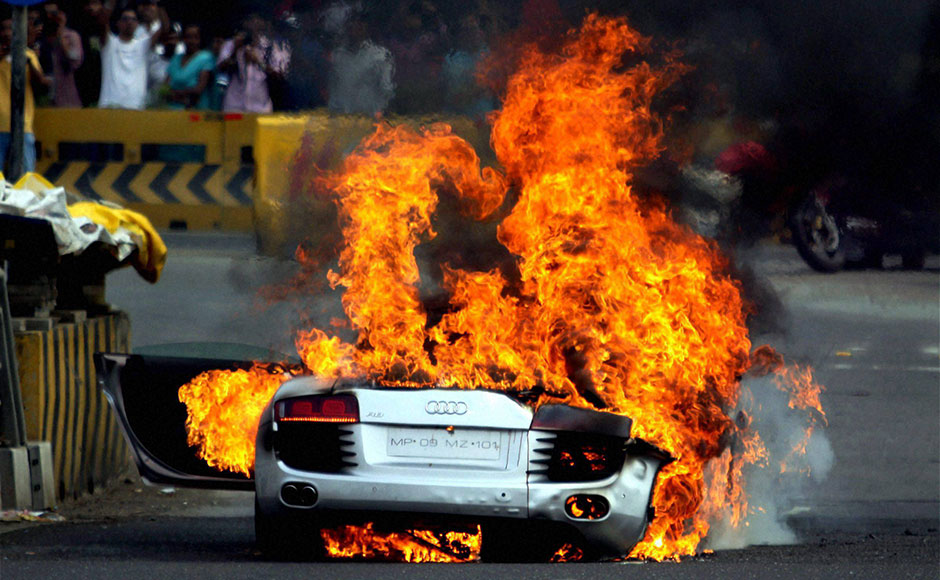 Images: Audi R8 goes up in flames on Bandra-Worli sea link in Mumbai Images: Audi R8 goes up in flames on Bandra-Worli sea link in Mumbai