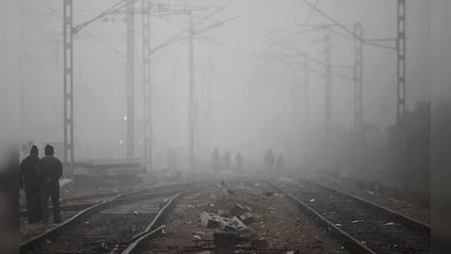 Images: Heavy fog, cold leaves North India reeling – Firstpost