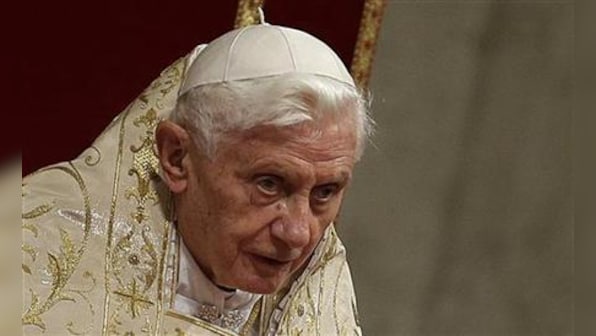 Bad news crowds out good, Pope says on New Year's Eve