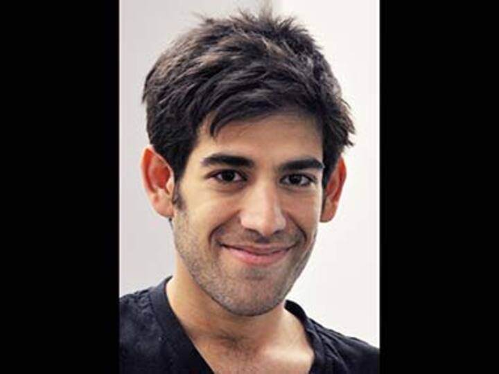 Reddit co-founder Swartz's family blames prosecution for his suicide 