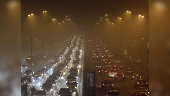 Beijing pollution worsens with thick smog blanket