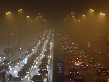 Beijing pollution worsens with thick smog blanket Beijing pollution worsens with thick smog blanket