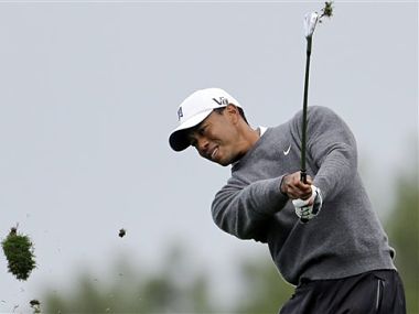 Tiger Woods builds 6-shot lead at Torrey Pines Tiger Woods builds 6-shot lead at Torrey Pines