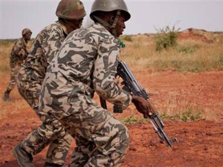 Hundreds of French troops drive back Mali rebels 
