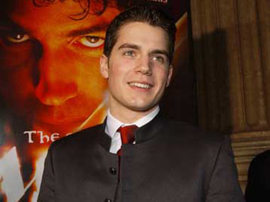 Henry Cavill to star in Godzilla? Henry Cavill to star in Godzilla?