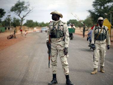 Malians celebrate as French troops near Timbuktu