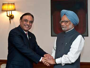 Does Manmohan want to be seen as Pak's appeaser-in-chief? Does Manmohan want to be seen as Pak's appeaser-in-chief?