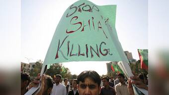 Pak Shia killings: Thousands take to streets 