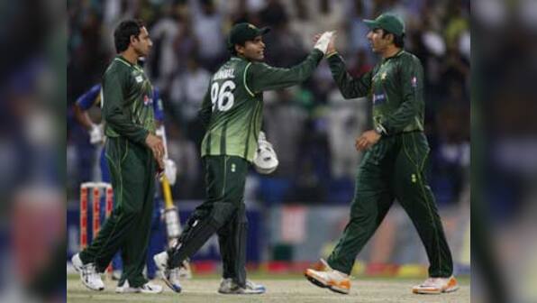 Pakistan cricketers get cash awards for thrashing India