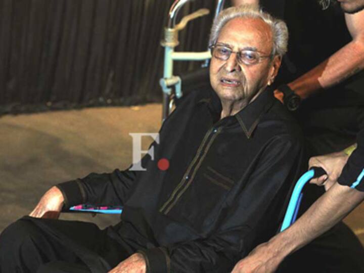 Veteran actor Pran recuperating at hospital