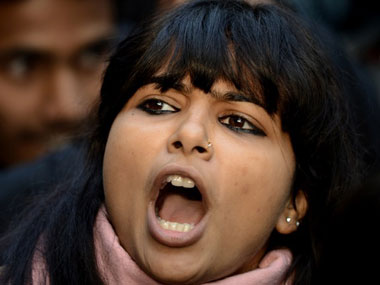 HC issues notice to Delhi govt on protester detained by cop HC issues notice to Delhi govt on protester detained by cop