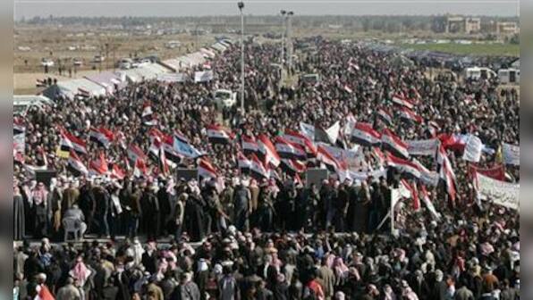 Iraq PM warns Sunni protesters, makes small concession