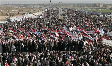 Iraq PM warns Sunni protesters, makes small concession Iraq PM warns Sunni protesters, makes small concession