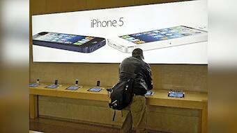 Is Apple losing its grip on US carriers, suppliers? 