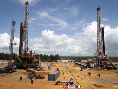 Saudi Arabia, Russia enter oil pact to control output in future Saudi Arabia, Russia enter oil pact to control output in future