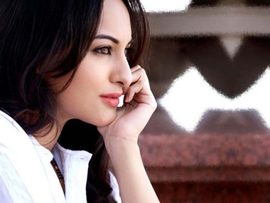 Sonakshi inspired by Sridevi, Parveen for disco song Sonakshi inspired by Sridevi, Parveen for disco song