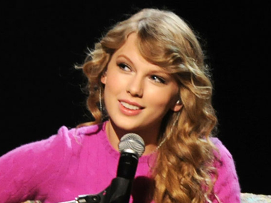 Taylor Swift flies to London for relationship talks with Harry Styles Taylor Swift flies to London for relationship talks with Harry Styles