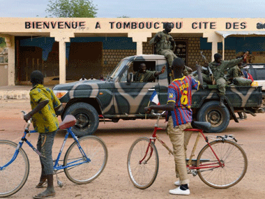 Fleeing Islamists leave trail of destruction in Timbuktu Fleeing Islamists leave trail of destruction in Timbuktu