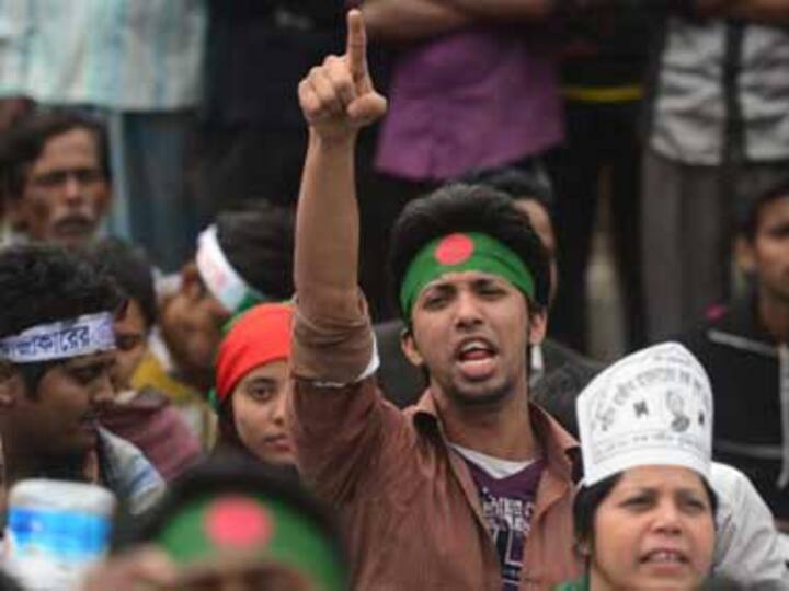 Student groups continue to protest in Dhaka Student groups continue to protest in Dhaka