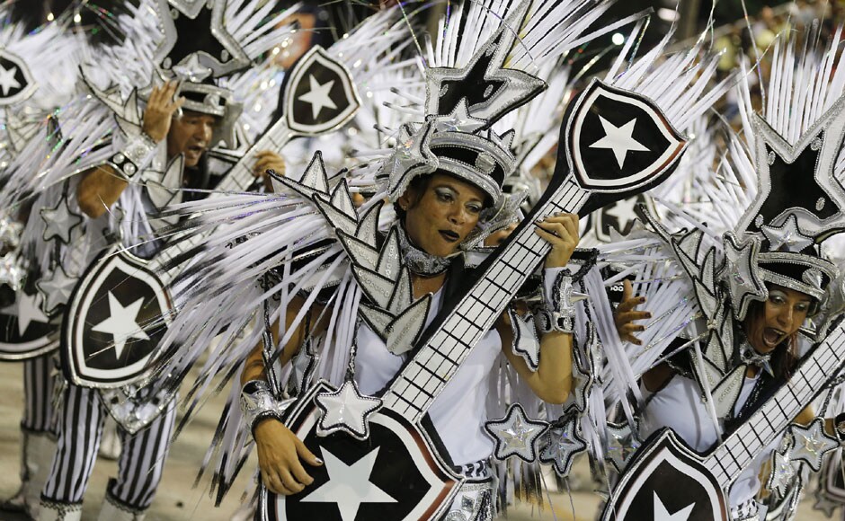 Revellers of Mocidade Independente samba school participate in the carnival. Reuters