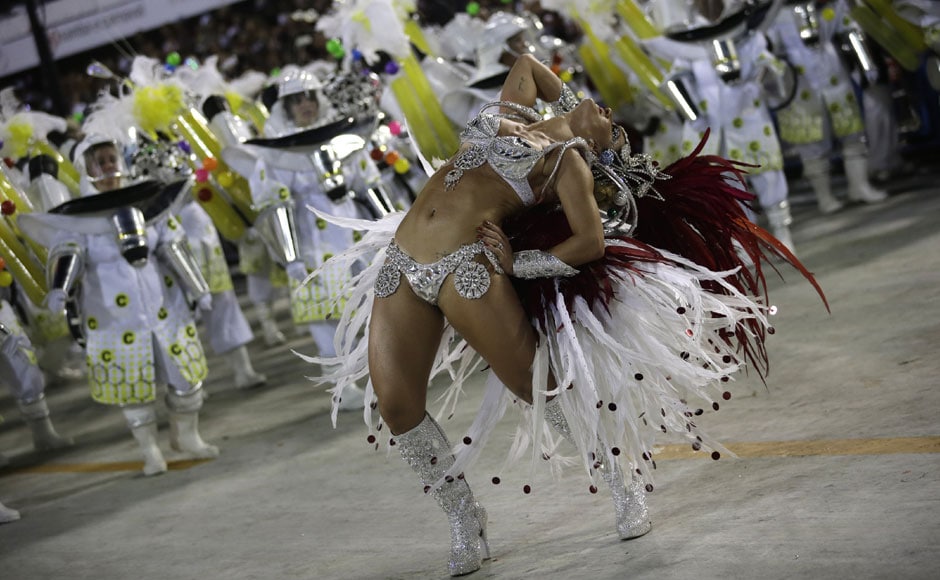 Images Thousands Party On The Streets At Brazils Rio Carnival World News Firstpost 9649