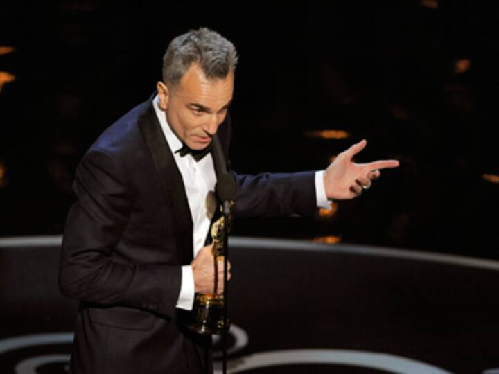With award for Lincoln, Daniel Day Lewis scores historic Oscar hattrick 