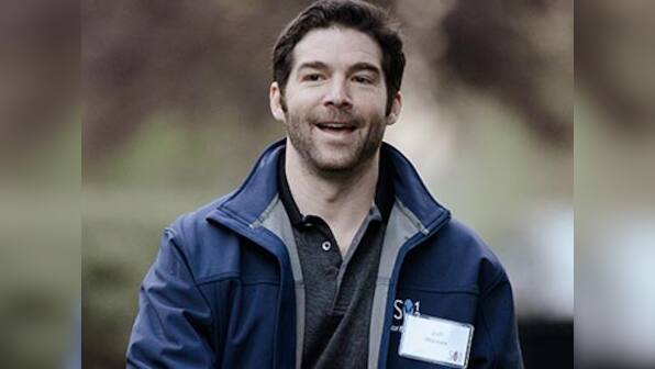 Dream job: LinkedIn CEO hands out iPad minis to all employees