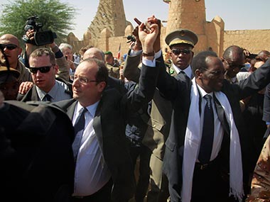 French president Hollande visits Mali to cheers of support French president Hollande visits Mali to cheers of support