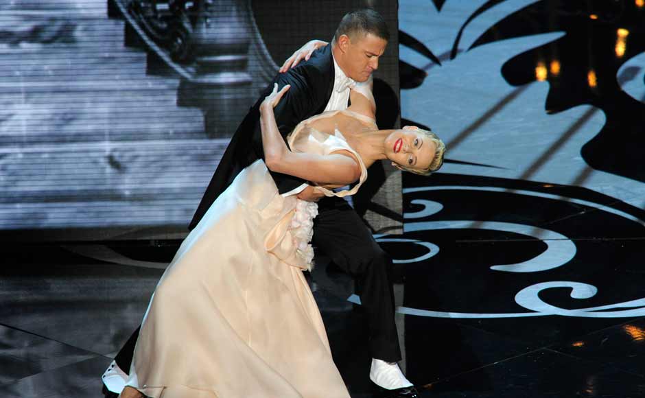 Images: Charlize Theron sets the stage on fire with her Oscar performance Images: Charlize Theron sets the stage on fire with her Oscar performance